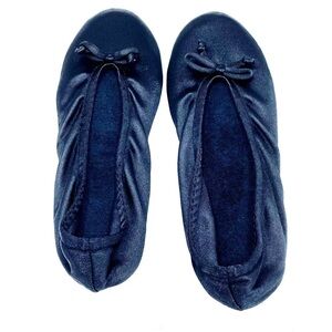 💕🛍 Activizer black slippers with bow embellishment size 6 1/2